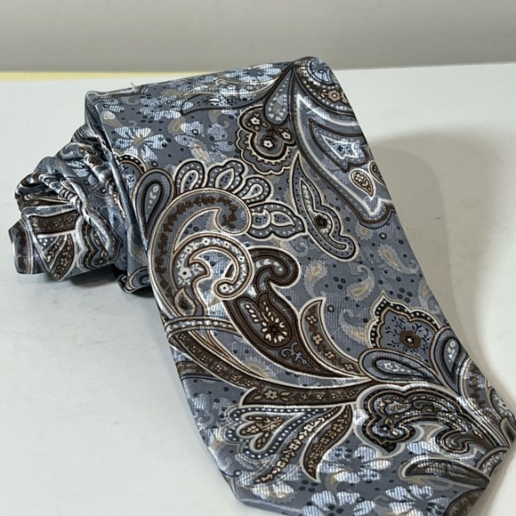 Robert Talbott Made in USA 100% Finest Silk Elegant Paisley Tie - Picture 2 of 10